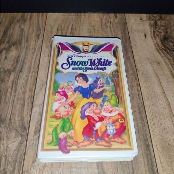 Snow White and the Seven Dwarfs VHS Walt Disney Masterpiece 1994 Clamshell Movie - Picture 1 of 3